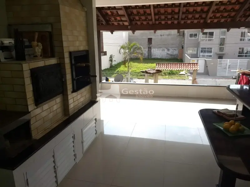 Foto 3 de Casa com 8 Quartos à venda, 308m² em Nova Esperanca, Balneário Camboriú