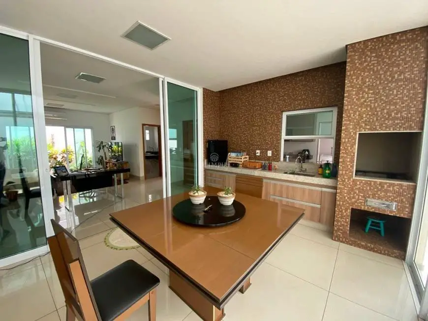 Foto 1 de Casa de Condomínio com 4 Quartos para alugar, 270m² em Jardim das Palmeiras, Uberlândia