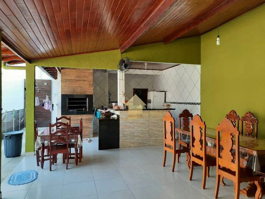 Foto 1 de Sobrado com 3 Quartos à venda, 360m² em Santa Marta, Cuiabá