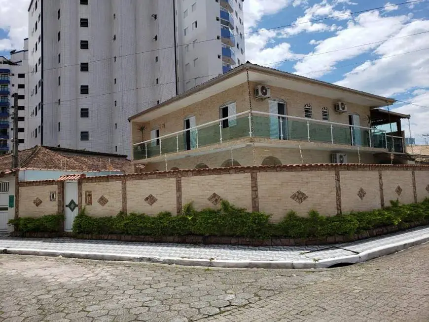 Foto 1 de Sobrado com 4 Quartos à venda, 600m² em Cidade Ocian, Praia Grande