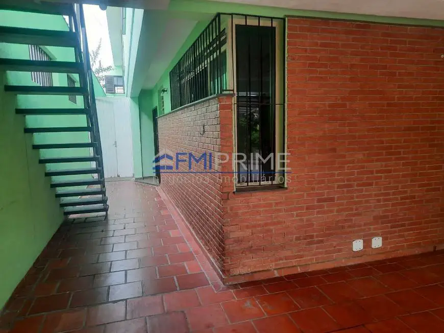 Foto 2 de Sobrado com 4 Quartos para alugar, 242m² em Vila Mangalot, São Paulo