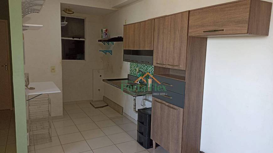 Foto 3 de Apartamento com 2 Quartos para alugar, 48m² em São Patrício, Serra