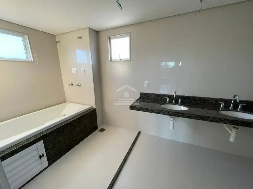 Foto 5 de Apartamento com 4 Quartos à venda, 274m² em Guararapes, Fortaleza