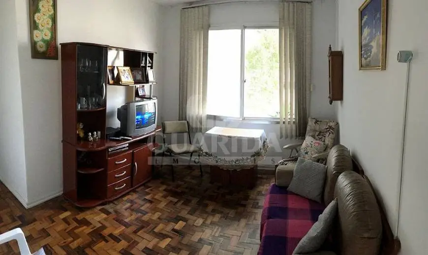 Foto 1 de Apartamento com 4 Quartos à venda, 75m² em Passo da Areia, Porto Alegre