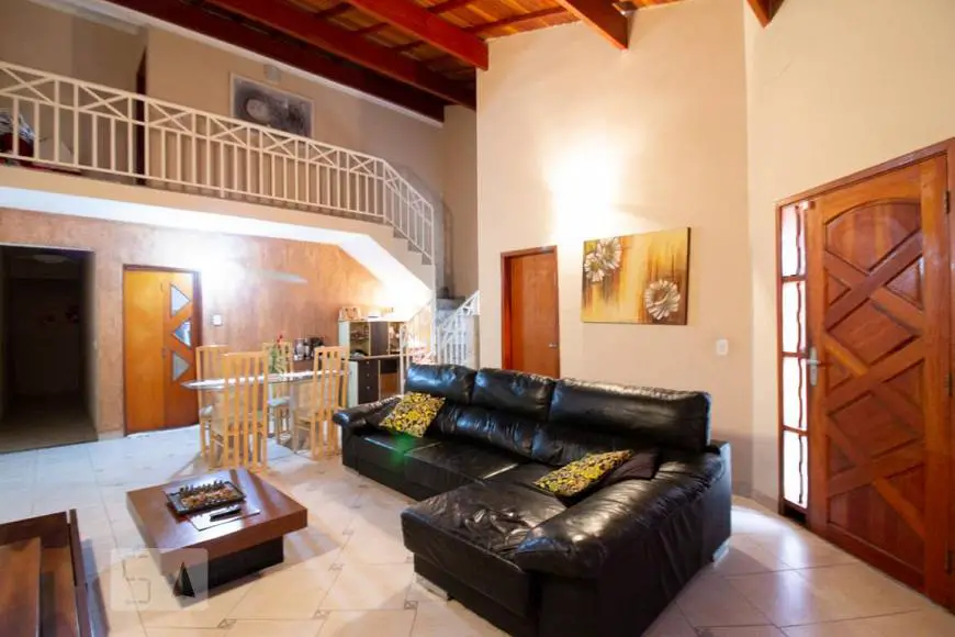 Foto 4 de Casa com 3 Quartos para alugar, 240m² em Vila Galvão, Guarulhos