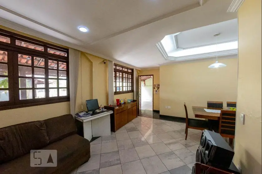 Foto 4 de Casa com 4 Quartos para alugar, 450m² em Castelo, Belo Horizonte