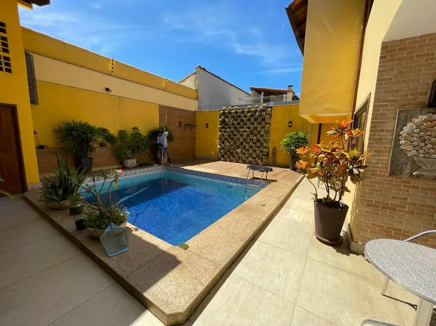 Foto 1 de Casa com 5 Quartos para alugar, 450m² em Praia da Costa, Vila Velha