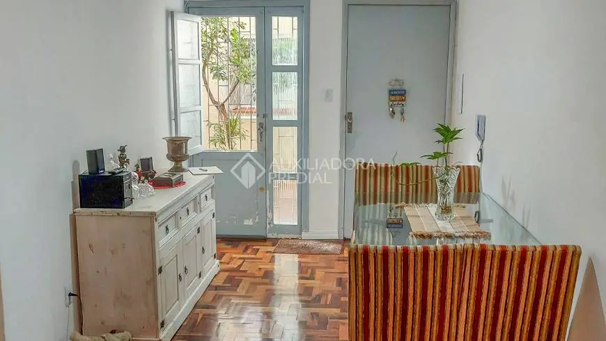 Foto 1 de Apartamento com 3 Quartos à venda, 75m² em Santo Antônio, Porto Alegre