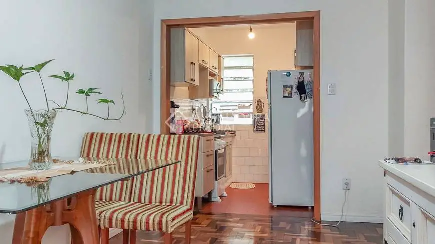 Foto 2 de Apartamento com 3 Quartos à venda, 75m² em Santo Antônio, Porto Alegre