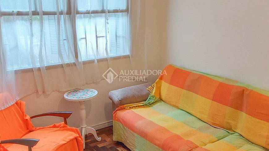 Foto 3 de Apartamento com 3 Quartos à venda, 75m² em Santo Antônio, Porto Alegre