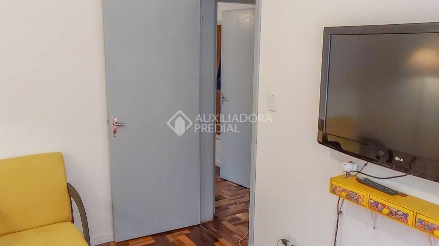 Foto 5 de Apartamento com 3 Quartos à venda, 75m² em Santo Antônio, Porto Alegre