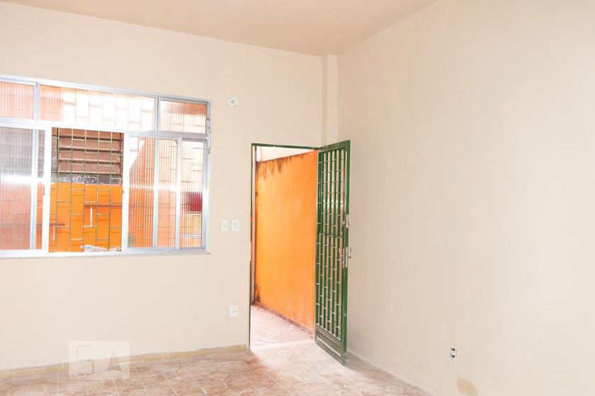 Foto 1 de Casa com 2 Quartos para alugar, 120m² em Irajá, Rio de Janeiro