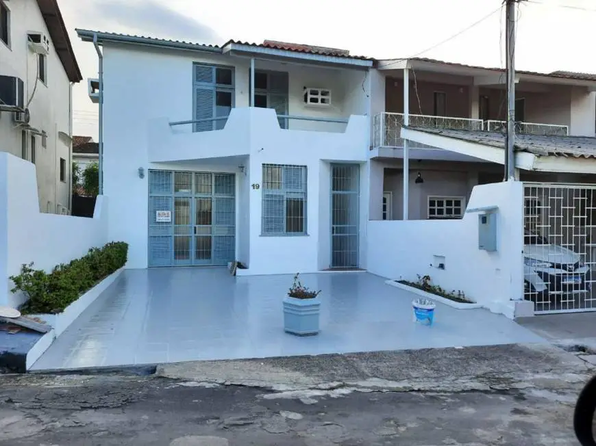 Foto 1 de Casa com 3 Quartos para alugar, 280m² em São Jorge, Manaus