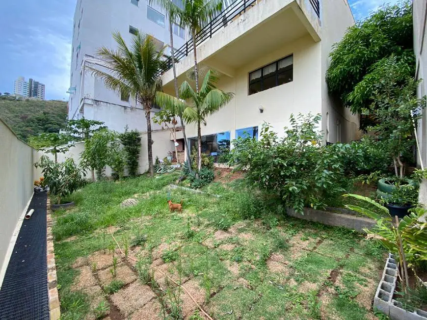 Foto 1 de Casa com 4 Quartos para alugar, 407m² em Buritis, Belo Horizonte