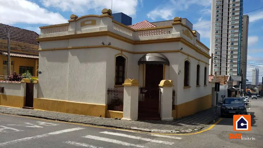 Foto 1 de Casa com 4 Quartos para alugar, 256m² em Centro, Ponta Grossa