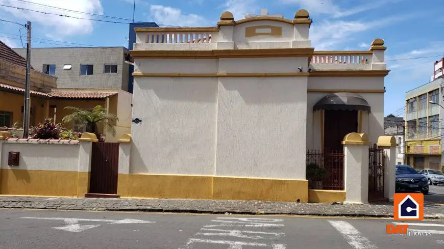 Foto 2 de Casa com 4 Quartos para alugar, 256m² em Centro, Ponta Grossa
