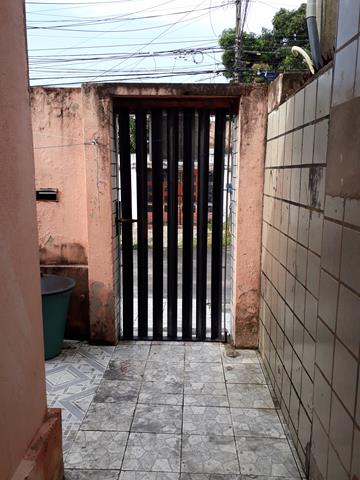 Foto 2 de Casa com 1 Quarto para alugar, 40m² em Joaquim Tavora, Fortaleza