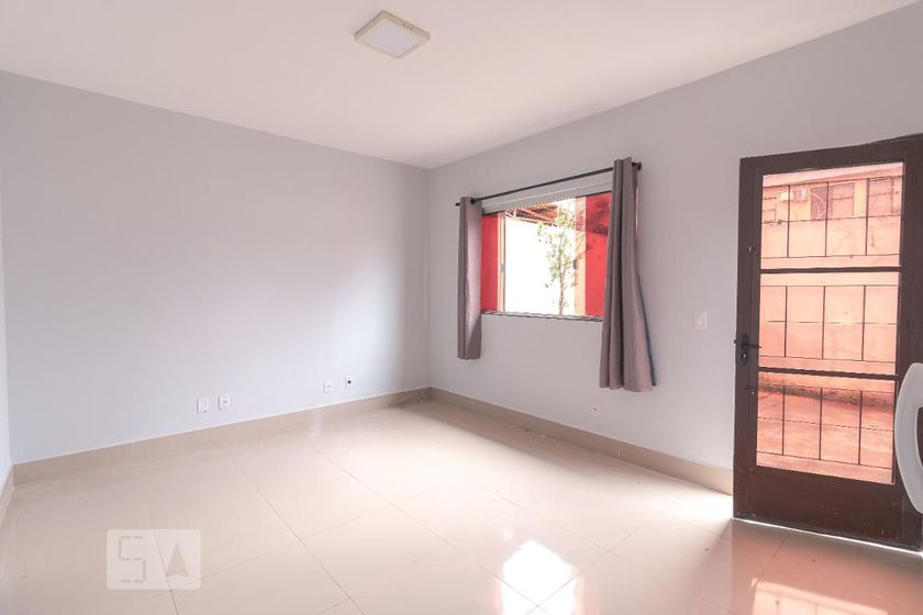 Foto 1 de Casa com 3 Quartos para alugar, 170m² em Anhangüera, Goiânia