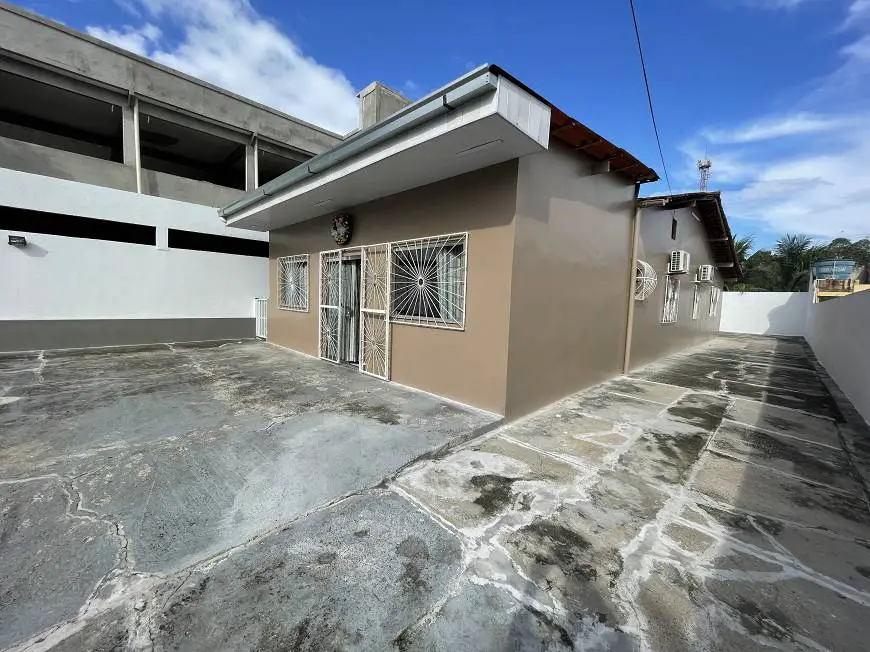 Foto 1 de Casa com 3 Quartos à venda, 150m² em Parque 10, Manaus