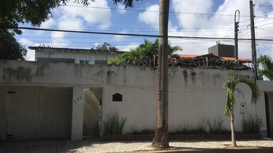 Foto 2 de Casa com 4 Quartos à venda, 240m² em Edson Queiroz, Fortaleza