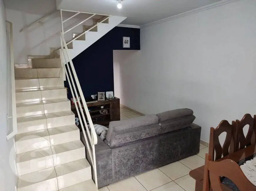 Foto 1 de Sobrado com 2 Quartos para alugar, 74m² em Vitoria Vale, Caçapava