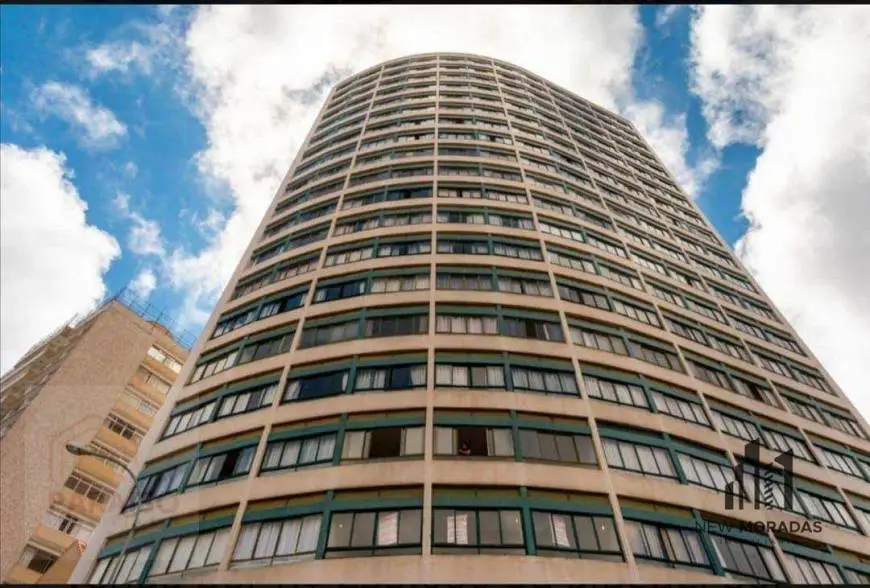 Foto 1 de Apartamento com 2 Quartos à venda, 65m² em Centro, Curitiba
