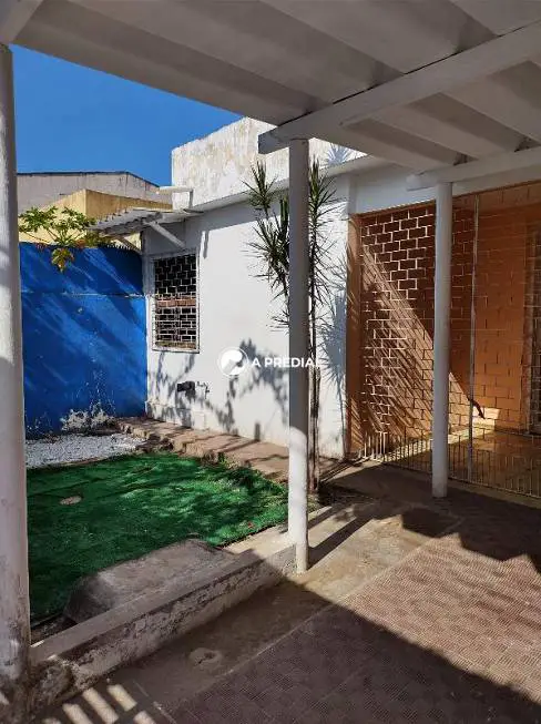 Foto 2 de Casa com 2 Quartos para alugar, 85m² em Amadeu Furtado, Fortaleza
