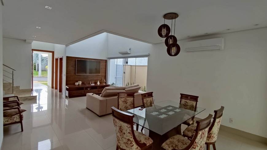 Foto 2 de Casa de Condomínio com 4 Quartos para alugar, 314m² em Jardim Itália, Cuiabá