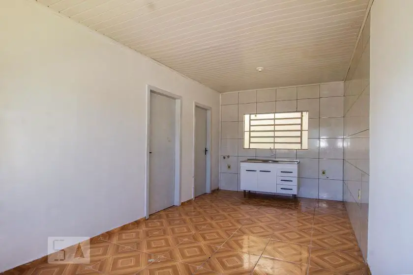 Foto 2 de Casa com 1 Quarto para alugar, 44m² em Medianeira, Porto Alegre