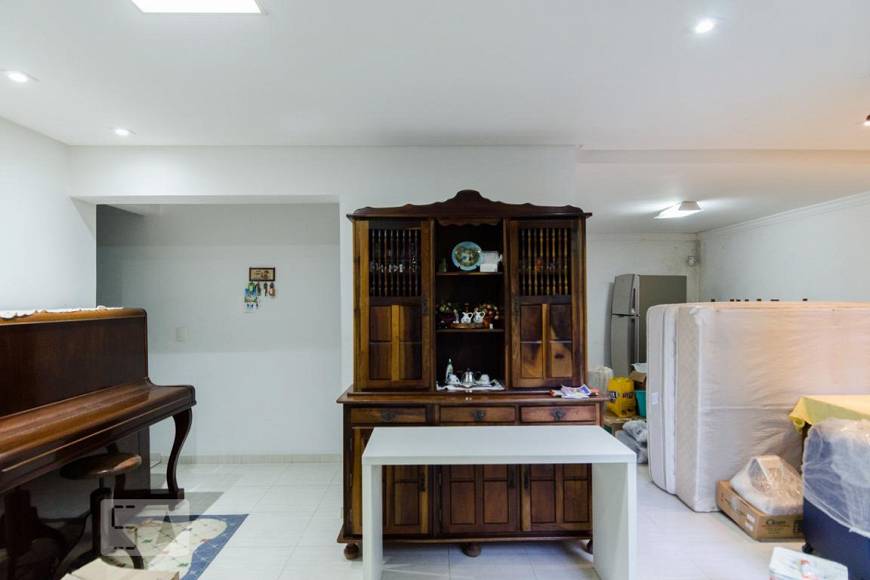 Foto 1 de Casa com 3 Quartos para alugar, 215m² em Nova Petrópolis, São Bernardo do Campo