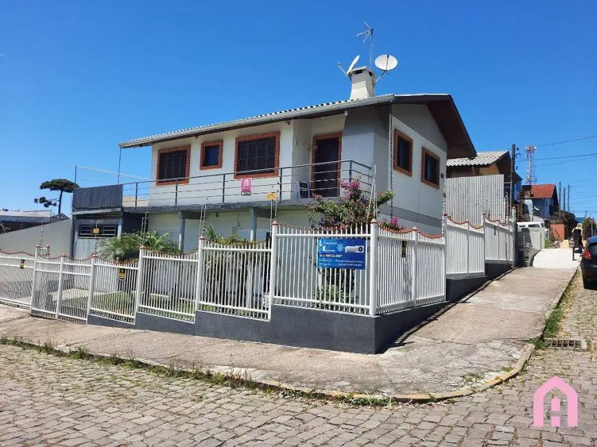 Foto 2 de Casa com 4 Quartos à venda, 200m² em Cidade Nova, Caxias do Sul