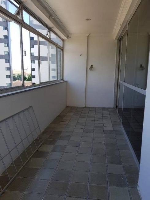 Foto 2 de Apartamento com 3 Quartos para alugar, 134m² em Boa Vista, Recife