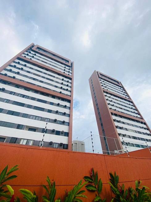 Foto 1 de Apartamento com 3 Quartos para alugar, 98m² em Capim Macio, Natal