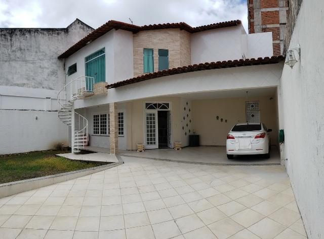Foto 1 de Casa com 3 Quartos à venda, 263m² em Getúlio Vargas, Aracaju