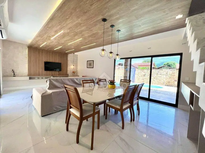 Foto 1 de Casa com 3 Quartos à venda, 360m² em Maravista, Niterói