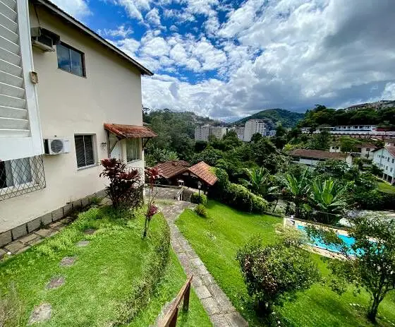 Foto 1 de Casa com 4 Quartos à venda, 180m² em Jardim Cascata, Teresópolis