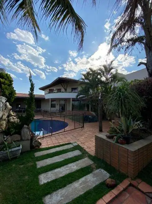 Foto 1 de Sobrado com 3 Quartos para venda ou aluguel, 390m² em Jardim Santa Helena, Mogi Mirim