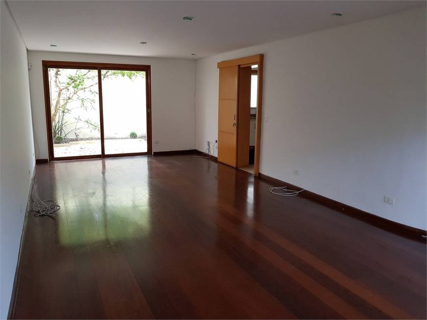 Foto 1 de Sobrado com 4 Quartos para venda ou aluguel, 272m² em Vila Madalena, São Paulo