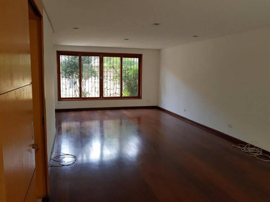 Foto 2 de Sobrado com 4 Quartos para venda ou aluguel, 272m² em Vila Madalena, São Paulo