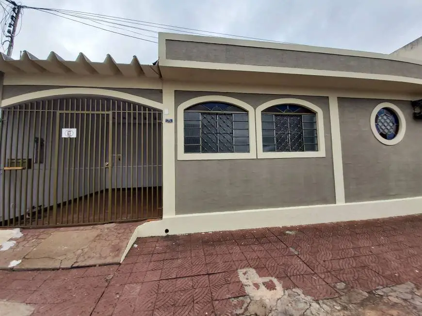 Foto 1 de Casa com 4 Quartos para alugar, 109m² em Amambaí, Campo Grande