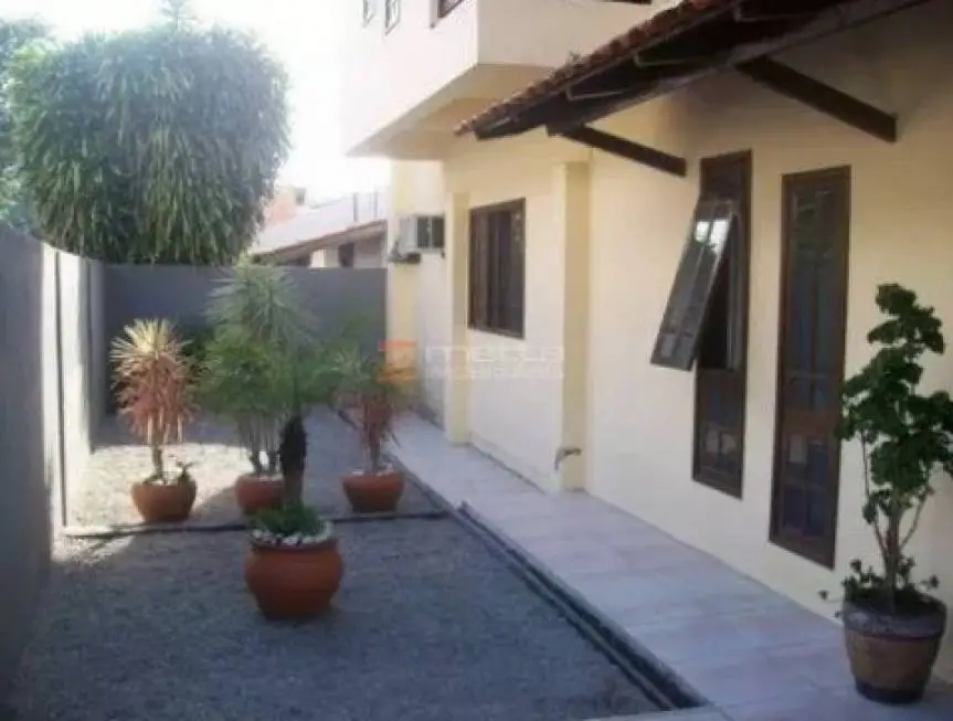 Foto 1 de Casa com 4 Quartos à venda, 200m² em Monte Verde, Florianópolis