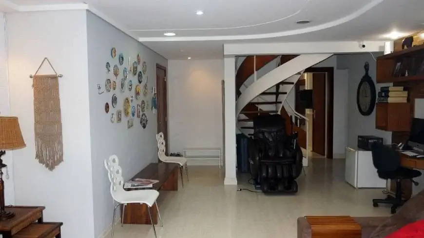 Foto 4 de Cobertura com 4 Quartos à venda, 334m² em Centro, Maringá