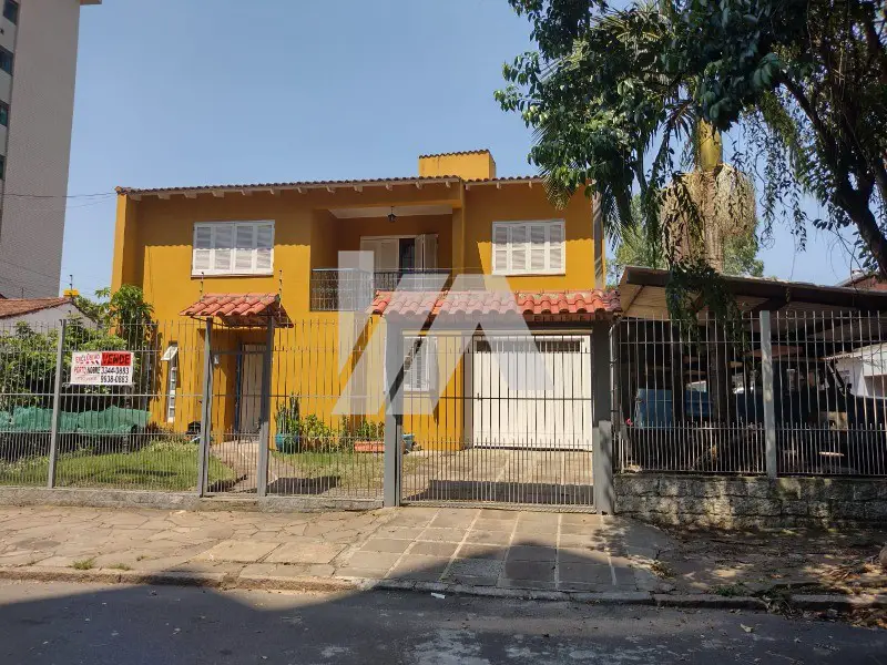 Foto 1 de Sobrado com 4 Quartos à venda, 303m² em Vila Ipiranga, Porto Alegre