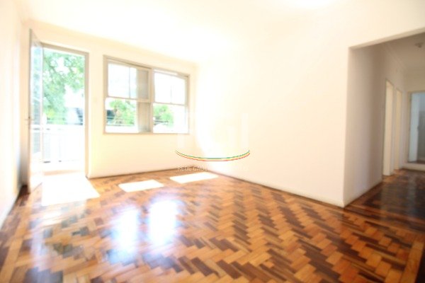 Foto 2 de Apartamento com 3 Quartos para alugar, 96m² em Navegantes, Porto Alegre