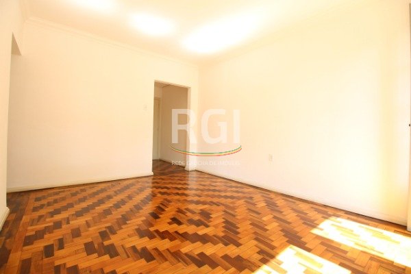 Foto 3 de Apartamento com 3 Quartos para alugar, 96m² em Navegantes, Porto Alegre