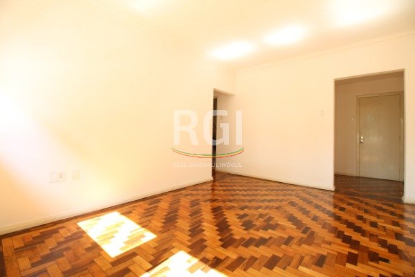 Foto 4 de Apartamento com 3 Quartos para alugar, 96m² em Navegantes, Porto Alegre