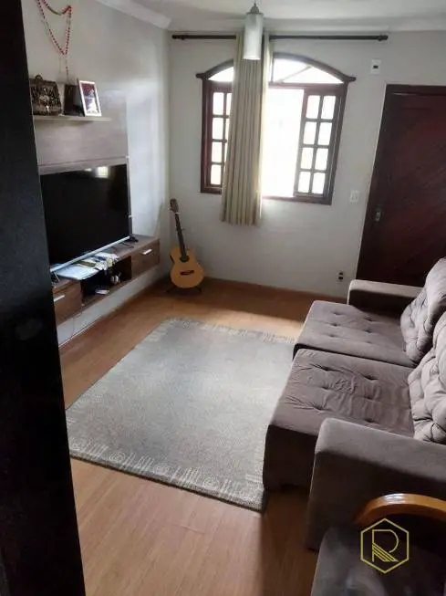 Foto 1 de Casa com 2 Quartos à venda, 60m² em Rio Branco, Belo Horizonte