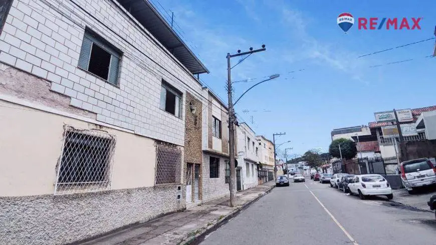 Foto 1 de Casa com 3 Quartos à venda, 200m² em Costa Carvalho, Juiz de Fora