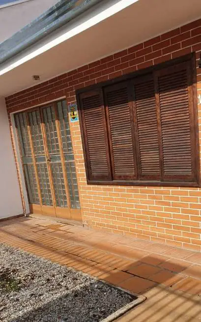 Foto 1 de Casa com 3 Quartos para alugar, 110m² em Guabirotuba, Curitiba