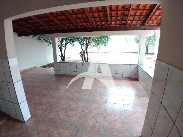 Foto 5 de Casa com 3 Quartos para alugar, 150m² em Segismundo Pereira, Uberlândia